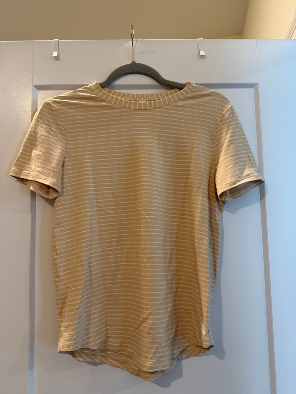 Lululemon Love Crew Neck Size 4 in Yellow Stripe